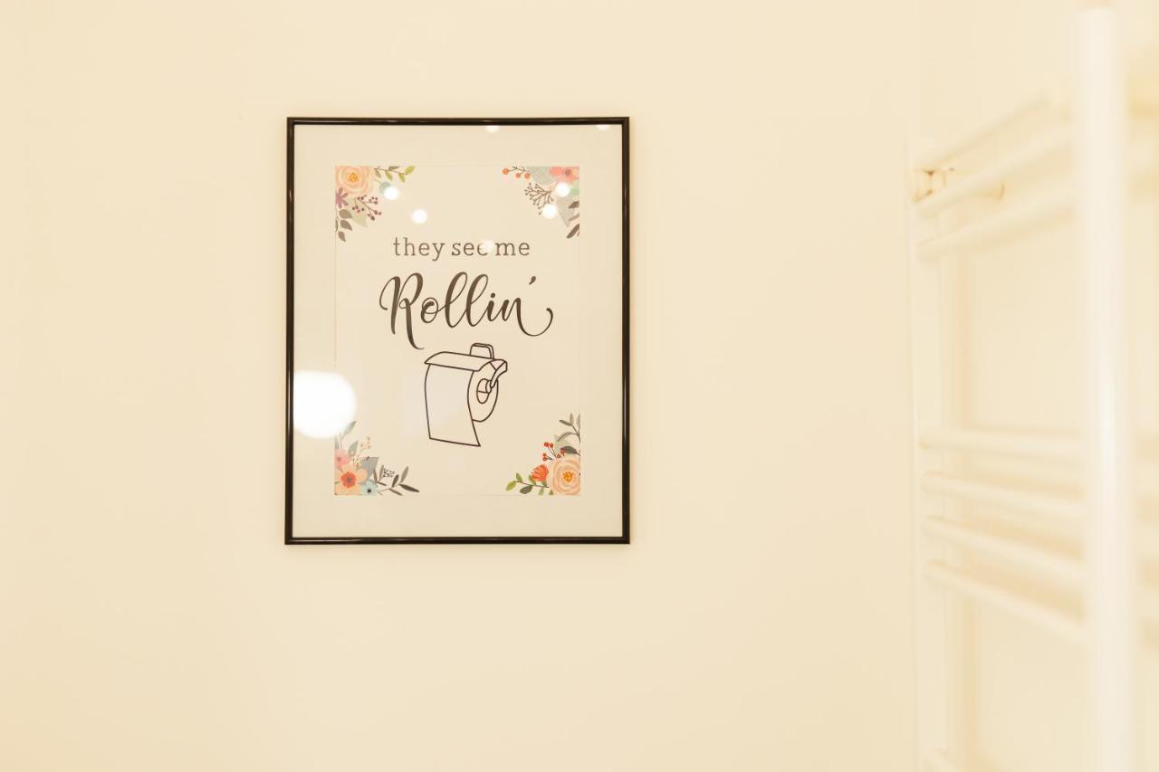 טימישוארה Chic Apartment In Historical City Center מראה חיצוני תמונה