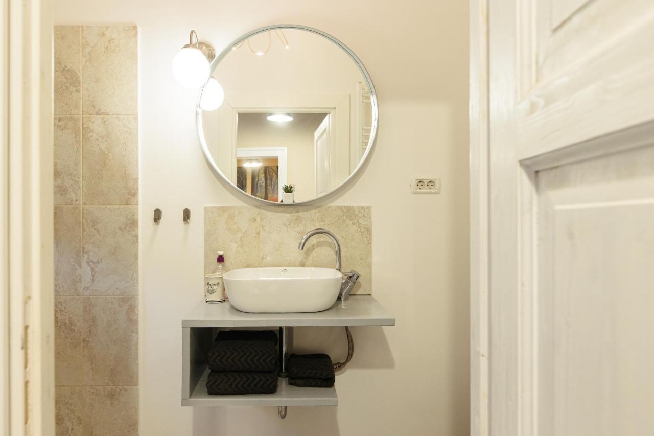 טימישוארה Chic Apartment In Historical City Center מראה חיצוני תמונה