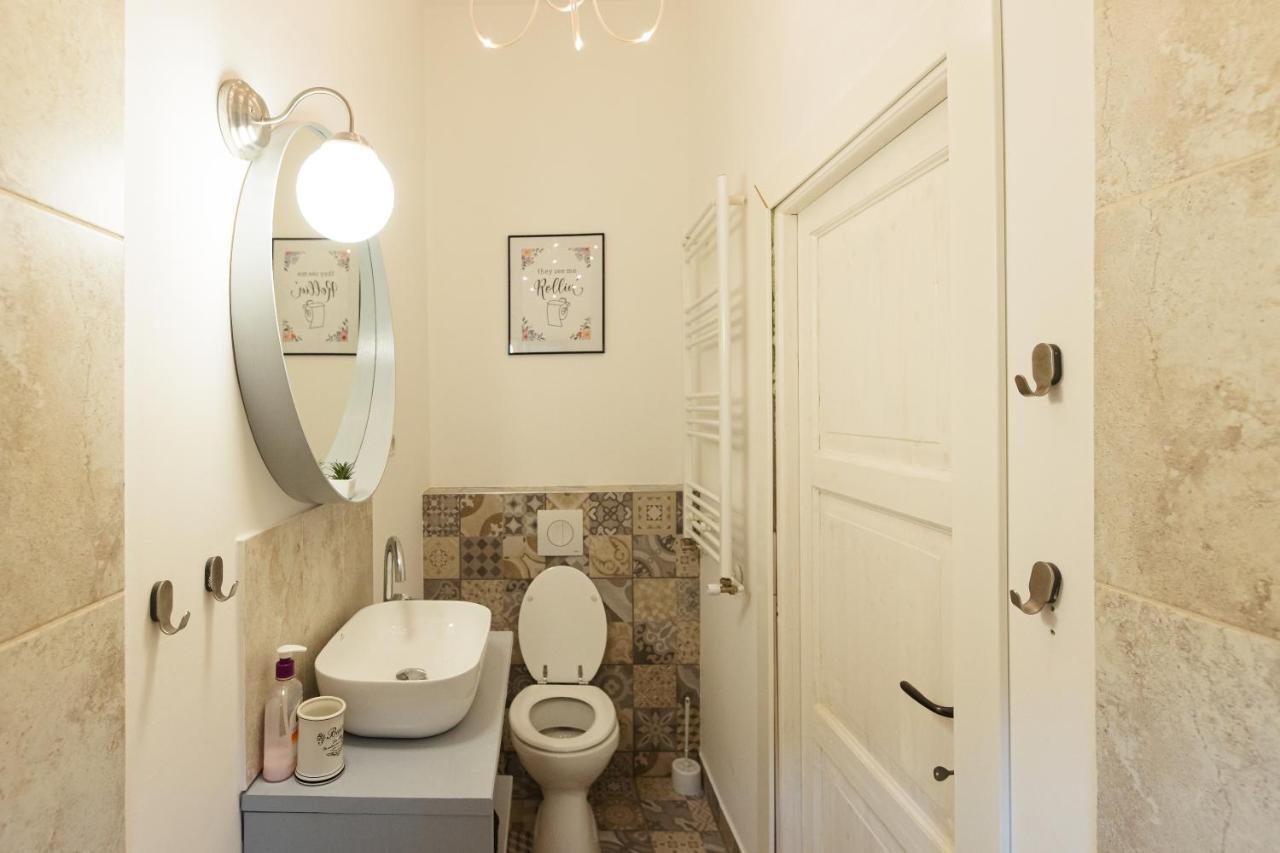 טימישוארה Chic Apartment In Historical City Center מראה חיצוני תמונה