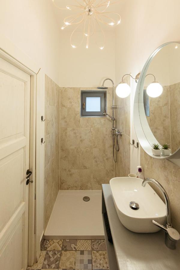 טימישוארה Chic Apartment In Historical City Center מראה חיצוני תמונה