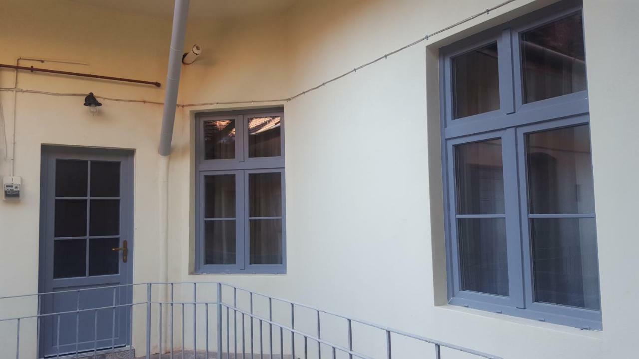 טימישוארה Chic Apartment In Historical City Center מראה חיצוני תמונה